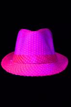 Chapeau fluo rose tissus à strass 