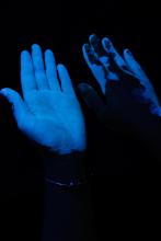 Kit hygiène des mains : torche UV + flacon additif hydro alcoolique invisible UV 100ml - bleu 