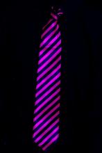 Cravate rose fluo rayée