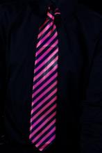 Cravate rose fluo rayée