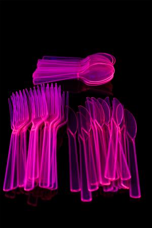 Set de 51 couverts en plastique Rose Fluorescent 