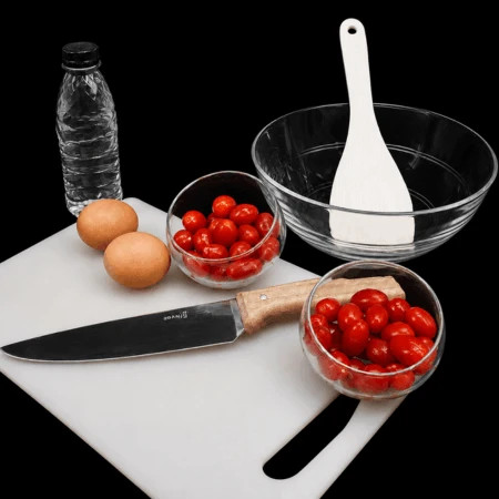 Cuisine et ustensiles contaminés au gel UV vert invisible – avant détection par lampe noire