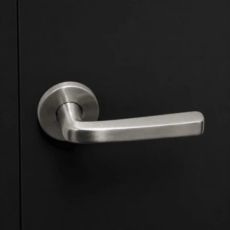 Poignée de porte avant démonstration de contamination invisible UV