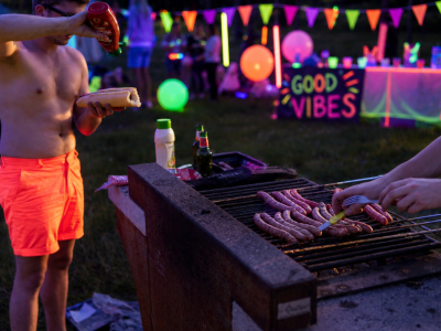 Votre dernier barbecue d'été peut devenir une soirée fluo