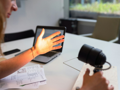 Gel UV et formation à distance : animer un atelier hygiène en visio