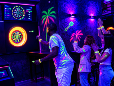 Organiser un tournoi de fléchettes fluo entre collègues